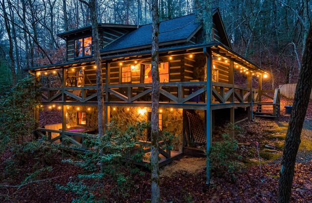 Private Log Cabin Near Aska Adventure Area!