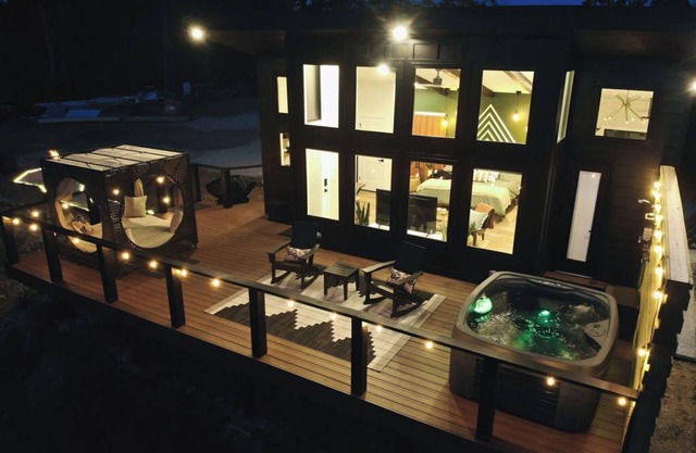 Private Lux Getaway/Hot Tub/Double Shower/Cabana