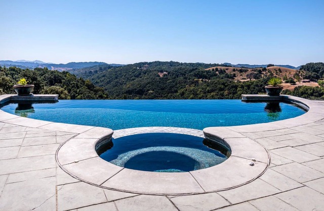 Private & luxurious hilltop house w/private pool & spa, surrounded by wineries!