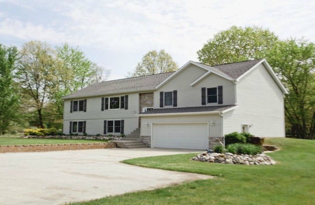 Private Luxury Lake MI Retreat on 2 acres w/Hot Tub - Close to Beaches/Wineries