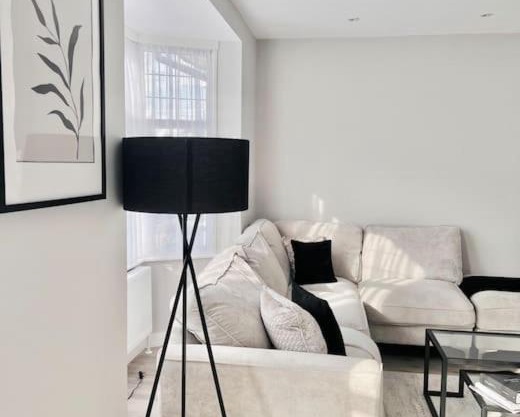 Private Luxury One Bedroom Apartment with parking