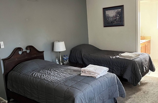 Private Master bedroom & private bath in a large shared quiet house