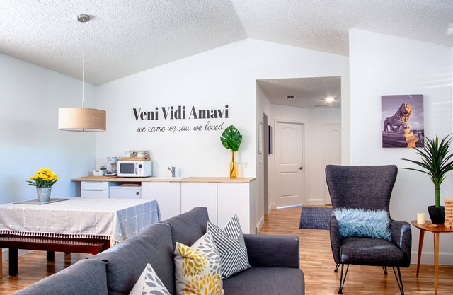 Private Mod Boho Chic Retreat Mins DTWN Beach