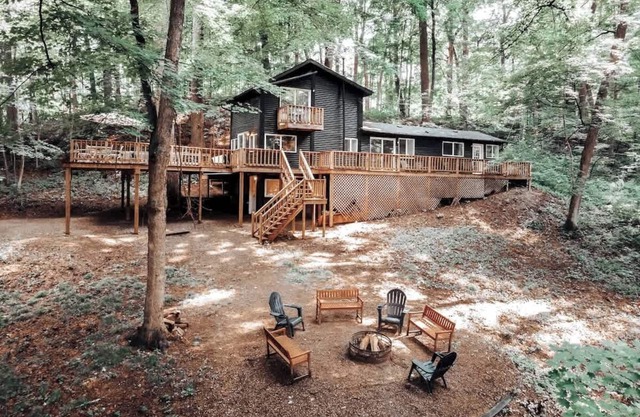 Private Modern Cabin | Hot Tub, Winter Specials!