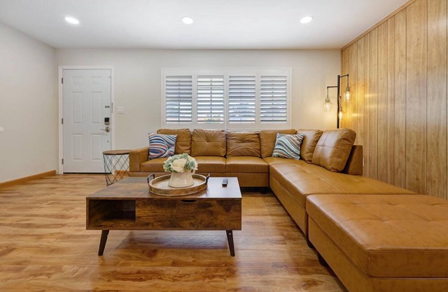 Private & Modern Home | Minutes to La Jolla