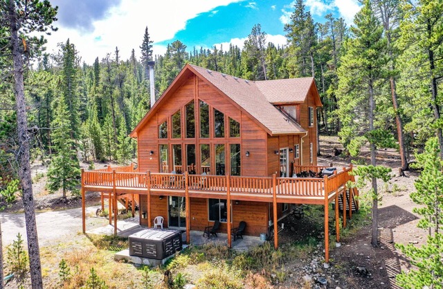 Private, Mountain Views, Large Deck, Hot Tub - Alpenhaus