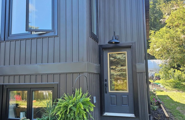 Private Muskoka River front luxury apartment. Family friendly, minutes from town