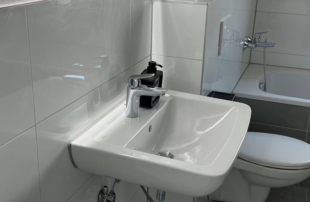 Private Oasis, large vacation apartment, 10 min from Legoland