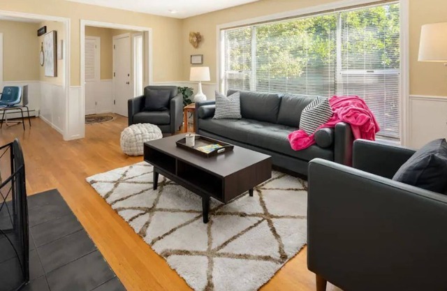 Private Office, Cozy 3 bed, Private Homey getaway!