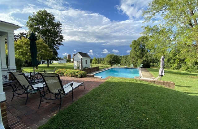 Private Paradise - Historic 1870 Home on 630 Acre Estate - Pool, Lake, Views