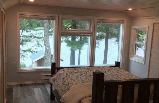 Private Parry Sound Waterfront Retreat with Sunroom, Gamesroom, Sauna, Hot Tub