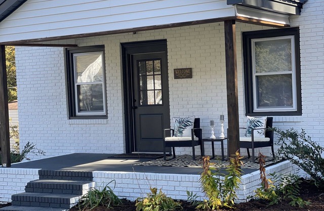 Private, pet-friendly adorable getaway mins to downtown