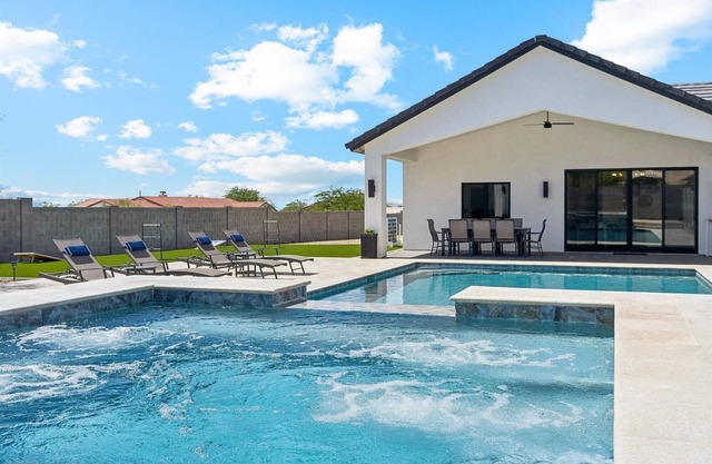 Private Phoenix Resort - Spa, Pool + Near Hiking