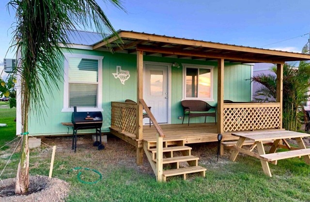 PRIVATE PIER, "TROPHY TROUT" COTTAGE ON COPANO BAY