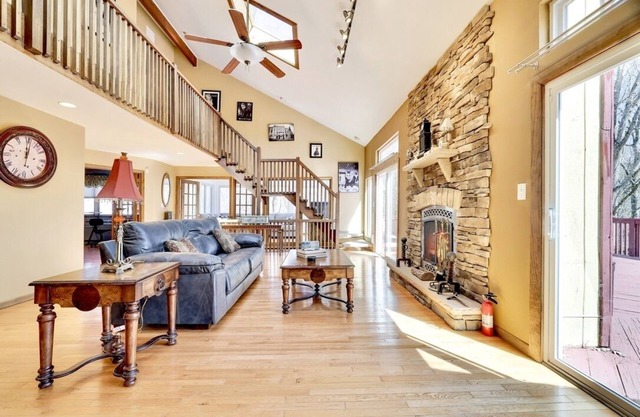 Private Poconos Cabin Retreat Near Bushkill Falls!