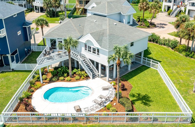 Private Pool, 2 Living Areas, Spacious Interior, Pool Table, Short Walk to Beach