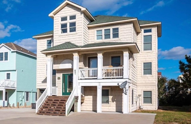 Private Pool and hot tub with Ocean Views!