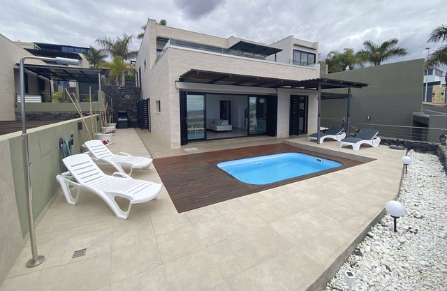 Private pool and luxury views