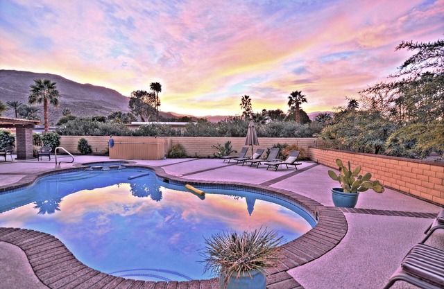 Private Pool and Spa on a Resort- like Spacious Lot!