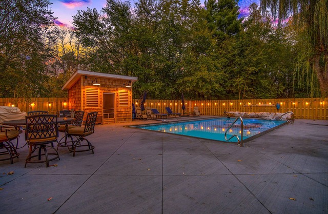 Private Pool & Hot Tub, Modern Farm House, Near Lake Michigan