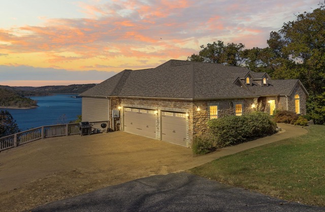 Private Pool-Open May 1, Hot Tub, Amazing LakeView