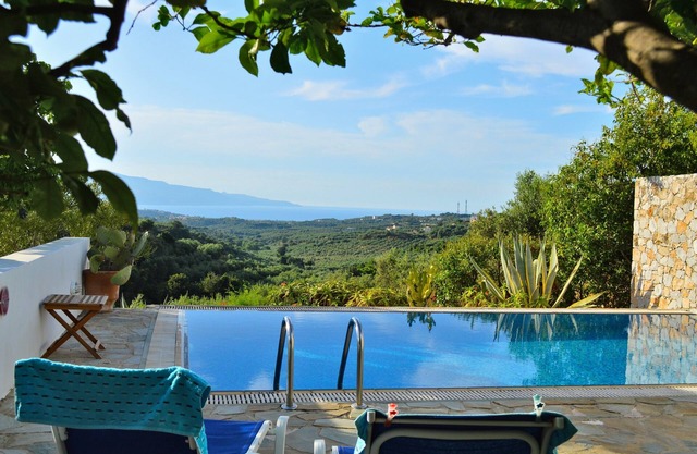 Private pool ★ Outdoor kitchen + BBQ ★ Sea View