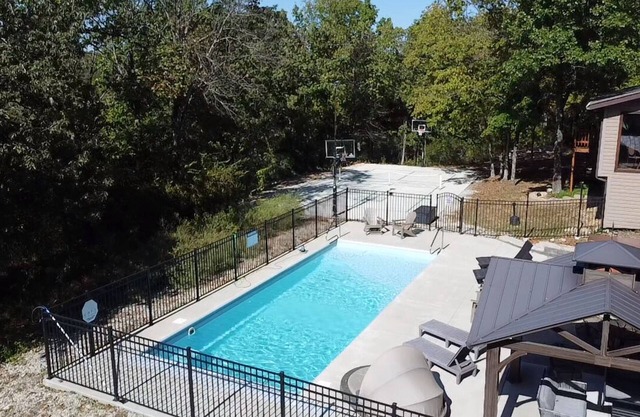 Private Pool - Pickleball - Hot Tub - Theatre Room