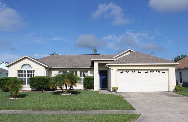 Private pool (solar heat, fence for privacy), billiards, darts, 65" smart TV