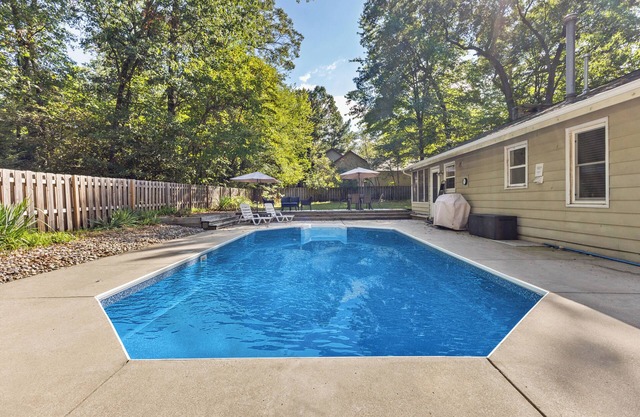 Private Pool, Walk To Beach, Fire Pit, Fireplace