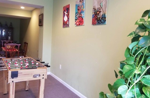 ⚡Private queen bed basement studio & patio⚡