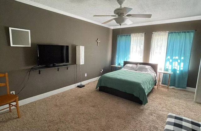 Private, Quiet 1 bed. 1 bath and 1 extra room.”Cozy Forever”, close to Phoebe.