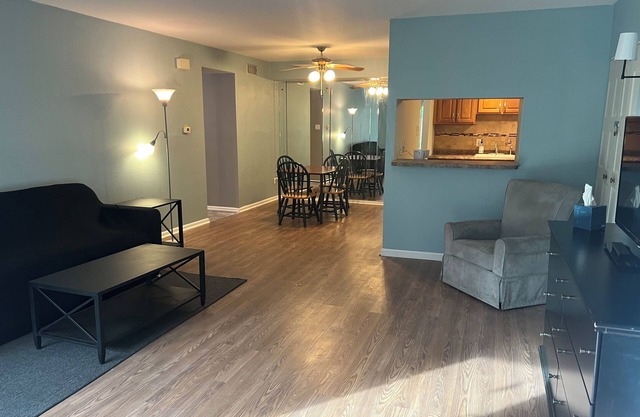 Private Quiet Apartment in Gated Community Close to River and Transportation