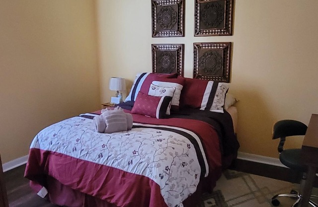 Private, quiet oasis, with 1 bedroom and 1 bathroom and sleeps 2 guests