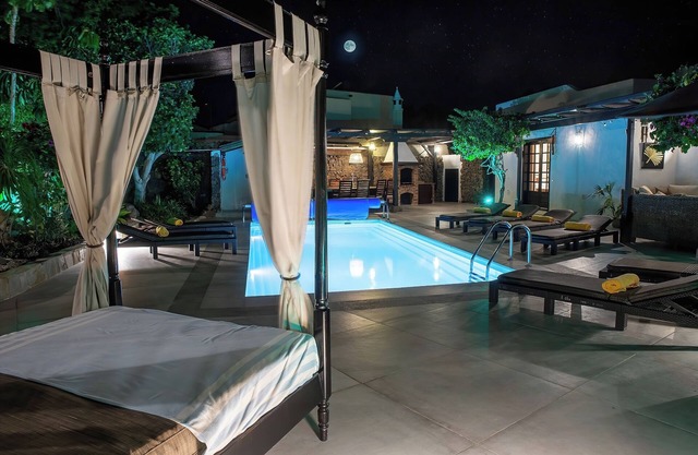 Private quiet villa with a short walk to beaches, restaurants, bars and shops.