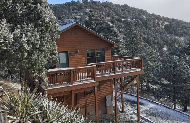Private Rental Cabin Secluded at 7400 Ft on Mountainside, Great View, Hot Tub