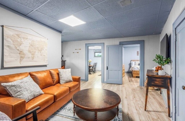 Private Retreat in Downtown Elkin Near Vineyards!