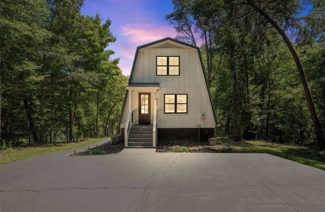 Private retreat on Lake Hartwell