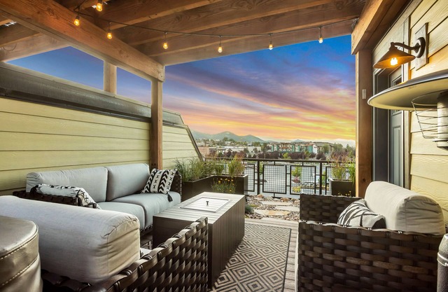 Private Rooftop Hot Tub Views Bumper Pool Table, High-Speed WiFi & Fireplace
