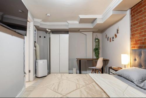 Private Room at a shared apartment by Times Square