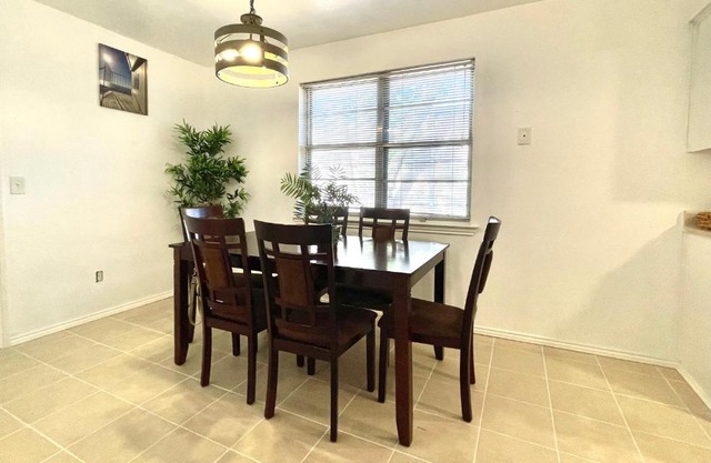 Private room near downtown in Plano