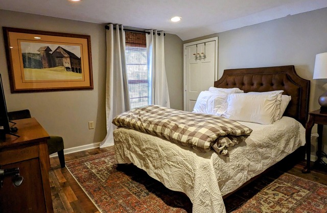 Private room with a queen bed at The Town House Inn