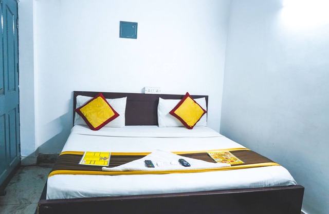 PRIVATE ROOMS IN HAUZ KHAZ