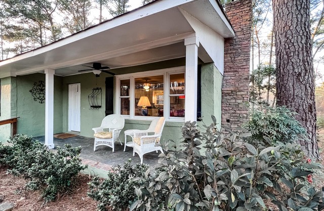 Private Rustic 3BR Quaint Cottage on Pond in woods - Close to Evans Town Center