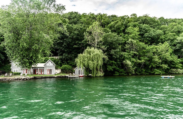 Private, Rustic, Quiet, Quirky! Welcome to O'Cottage! 150 feet of lake frontage