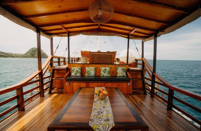 Private Sailling Komodo Cruise Overnight Charter