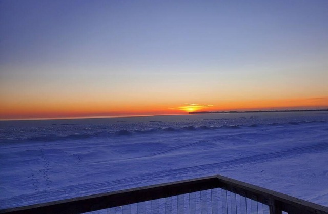 Private sand beach. Lakefront house LongBeachCottages.com – The House #4