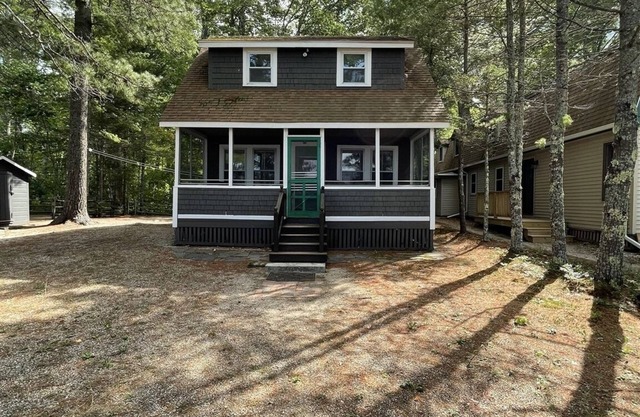 PRIVATE SANDY BEACH ON SEBAGO LAKE!