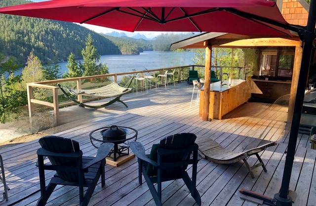Private Secluded Cabin, Private Dock, Beach and Water Access, Stunning Lake View