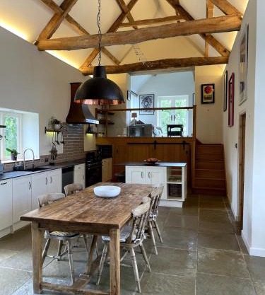 Private & Spacious Cotswold Barn