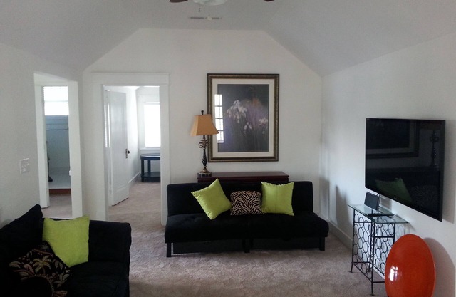 Private, Spacious Upstairs House In Vanderbilt/Hillsboro Village Neighborhood